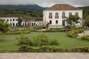 Casa de Câmara e Cadeia de Rio de Contas, atualmente, sede do Fórum Barão de Macaúbas Obrigado por compartilhar. Lembre-se de citar a fonte: https://ensinarhistoria.com.br/rio-de-contas-chapada-diamantina/ - Blog: Ensinar História - Joelza Ester Domingues