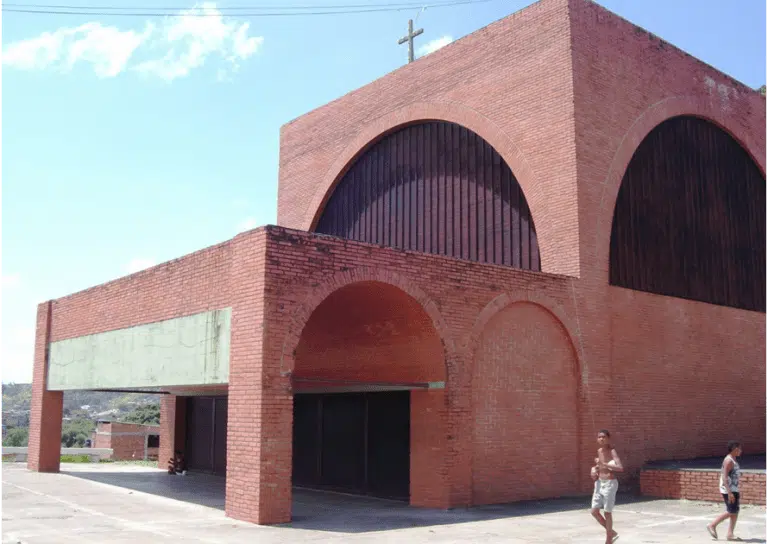 Igreja de Nossa Senhora dos Alagados e São João Paulo II Igreja de Nossa Senhora dos Alagados e São João Paulo II