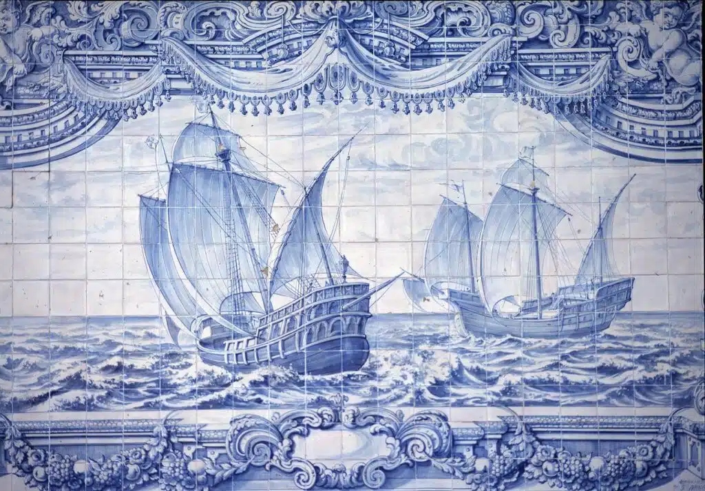 Navios à vela portugueses (caravelas) do século XV ao XVII - Azulejos tradicionais portugueses pintados em Lisboa, Portugal Navios à vela portugueses (caravelas) do século XV ao XVII - Azulejos tradicionais portugueses pintados em Lisboa, Portugal