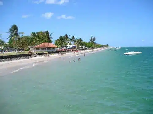 Praia Cacha-Pregos na Ilha de Itaparica Praia Cacha-Pregos na Ilha de Itaparica