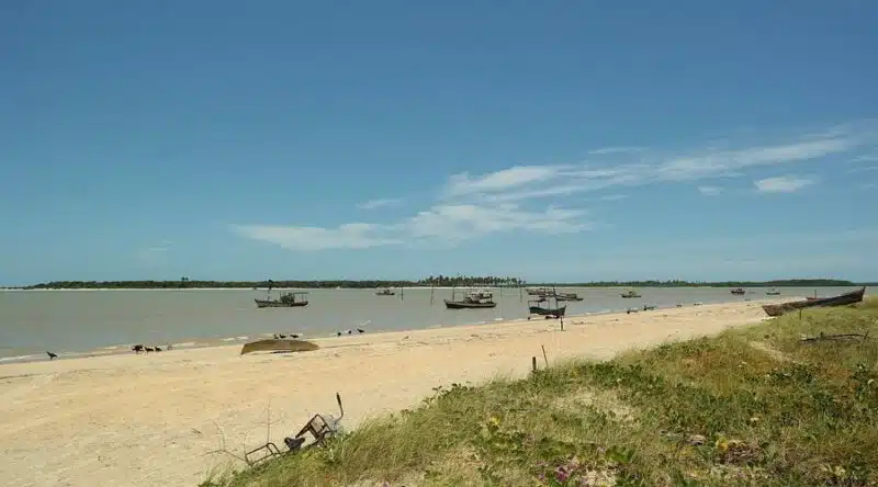 Praia Pontal do Sul em Caravelas BA Praia Pontal do Sul em Caravelas BA