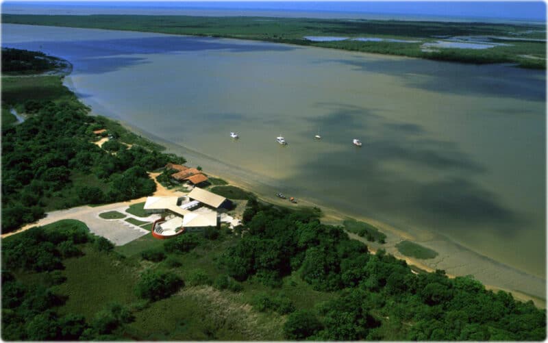 Praia Quitongo em Caravelas BA Praia Quitongo em Caravelas BA