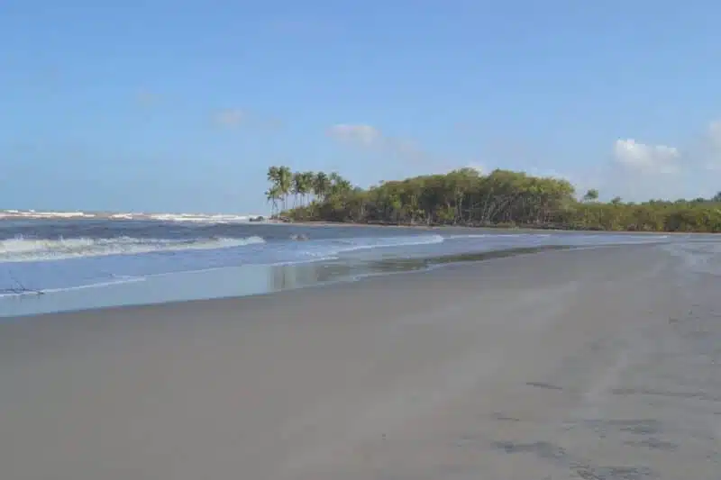 Praia da Ilha do Desejo em Una Praia da Ilha do Desejo em Una