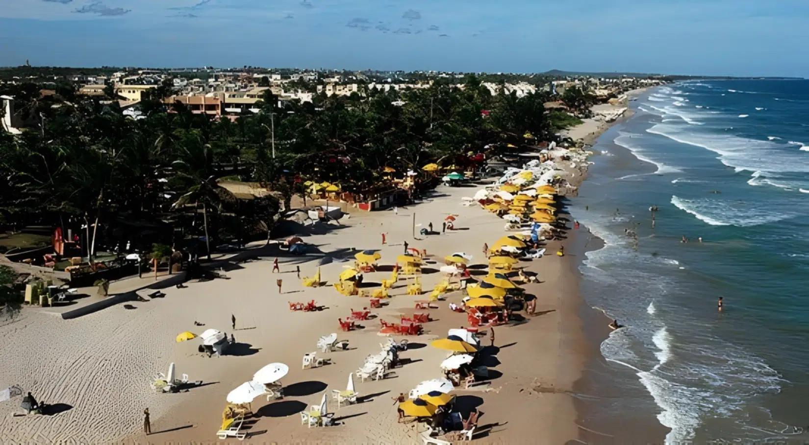 Praia de Ipitanga em Lauro Freitas Praia de Ipitanga em Lauro Freitas