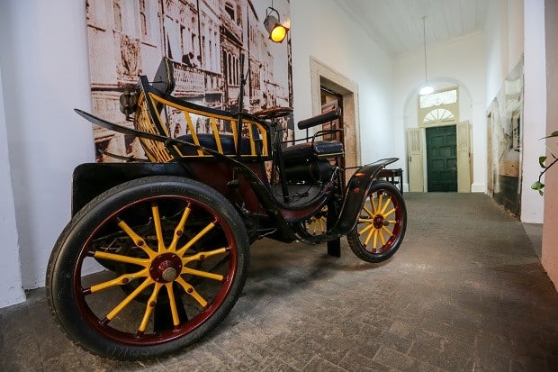 Primeiro carro movido a gasolina da Bahia também compõe o acervo no Museu da Santa Casa de Misericórdia Primeiro carro movido a gasolina da Bahia também compõe o acervo no Museu da Santa Casa de Misericórdia