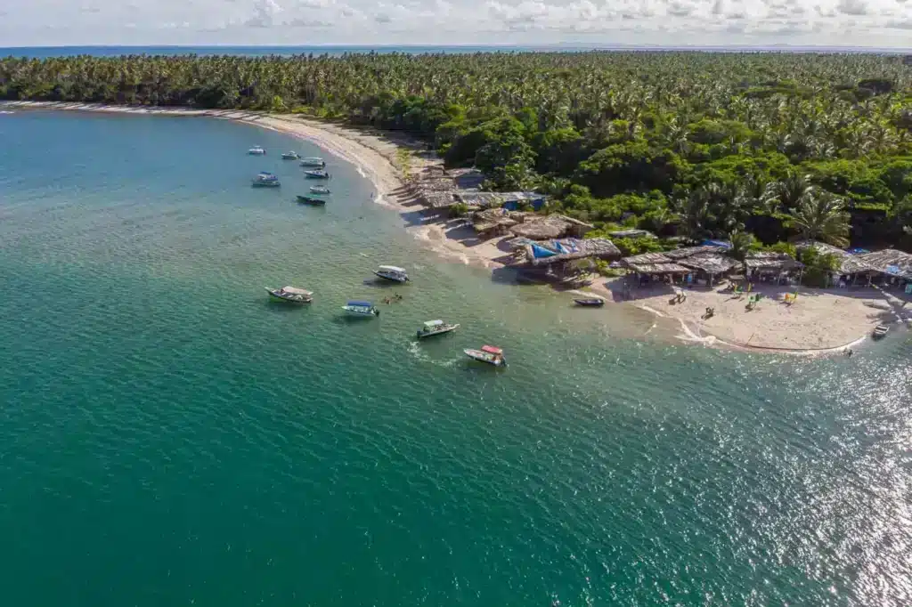 Praia de Castellanos na Ilha de Boipeba Praia de Castellanos na Ilha de Boipeba
