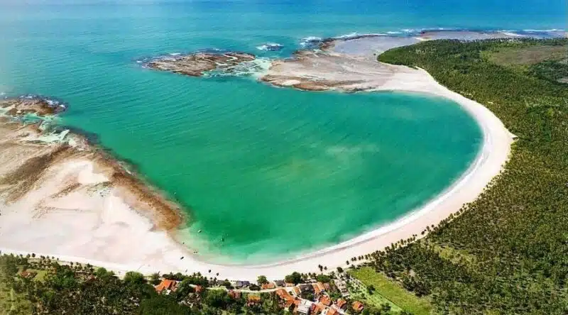 Praia de Garapuá na Ilha de Tinharé Praia de Garapuá na Ilha de Tinharé