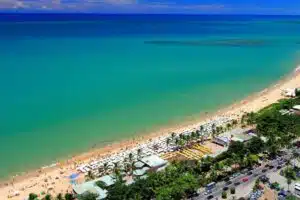 Praia de Taperapuã em Porto Seguro na Bahia