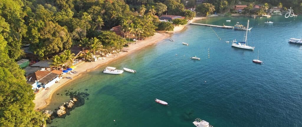 PRAIA DE MAGUARIQUESSABA EM ILHA GRANDE RJ PRAIA DE MAGUARIQUESSABA EM ILHA GRANDE RJ