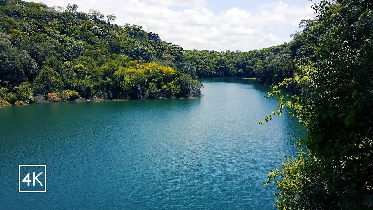 Parque Municipal da Lagoa Azul em São Desidério na Bahia Parque Municipal da Lagoa Azul em São Desidério na Bahia