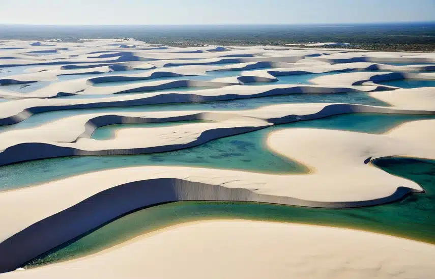 Lagoas formadas pela água das chuvas - Parque Nacional dos Lençóis Maranhenses Lagoas formadas pela água das chuvas - Parque Nacional dos Lençóis Maranhenses