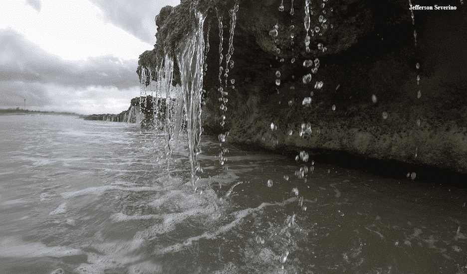 Cascatas da Praia de Barreta em Nísia Floresta RN Cascatas da Praia de Barreta em Nísia Floresta RN