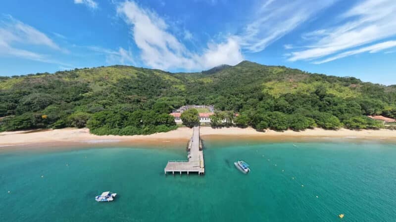 Praia do Presídio na Ilha Anchieta Praia do Presídio na Ilha Anchieta