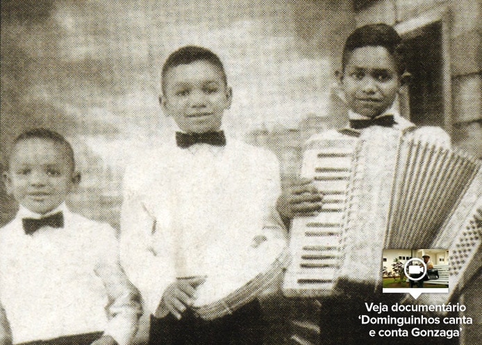 Os Três Pinguins, formado por Dominguinhos, Moraes (sanfona) e Valdomiro (zabumba). Os Três Pinguins, formado por Dominguinhos, Moraes (sanfona) e Valdomiro (zabumba).