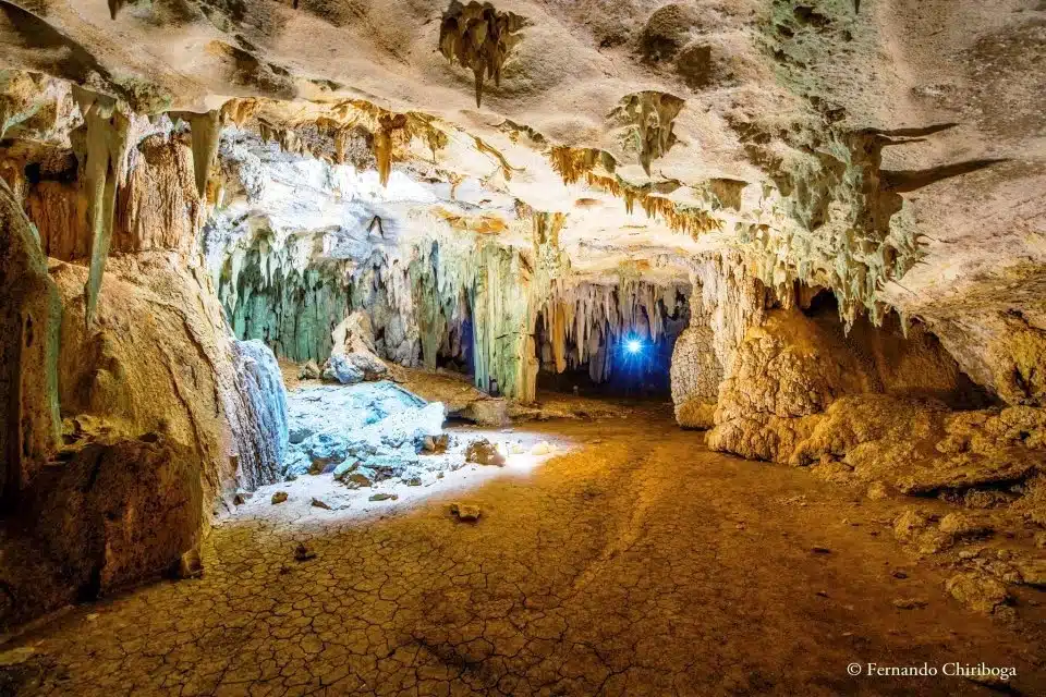 Caverna no Subsolo do Nordeste Caverna no Subsolo do Nordeste