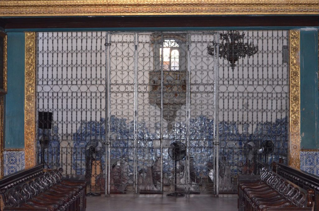 Grade do Grande Arco na Capela Dourada Grade do Grande Arco na Capela Dourada