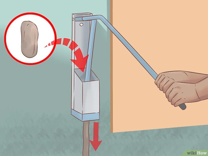 Moldando a argila com as mãos Moldando a argila com as mãos