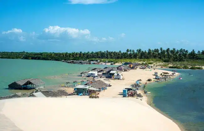 Praia de Tatajuba em Camocim Praia da Tatajuba no Ceará