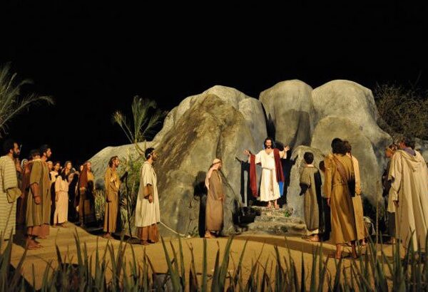 A encenação Paixão de Cristo ocorre em Nova Jerusalém PE