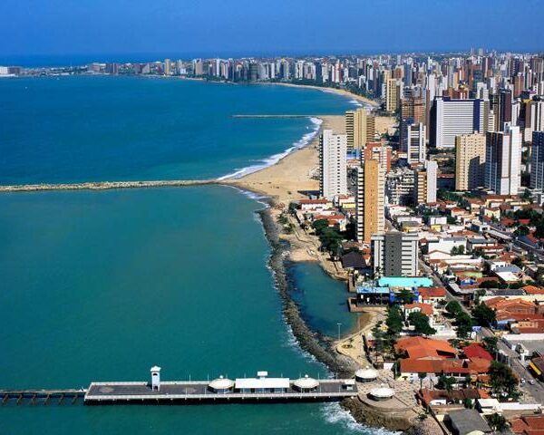 Fortaleza é intitulada de “terra do sol”, do vento, das jangadas e das praias infinitas
