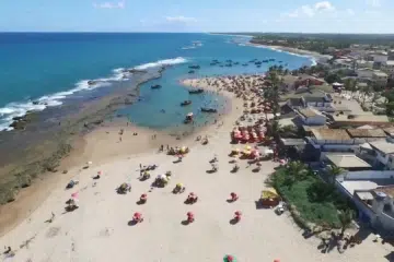 Praia Central ou Praia de Arempebe no município de Camaçari na Bahia