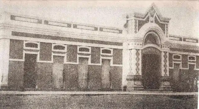 Fachada principal do Velho Mercado Público. Fotografia de 1934 - Araruna PB Fachada principal do Velho Mercado Público. Fotografia de 1934 - Araruna PB