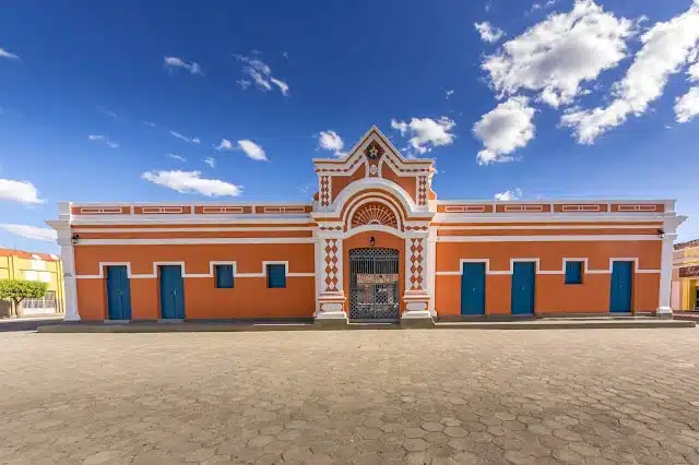 Mercado Cultural em 2018, quando recebeu nova pintura, e uma atenção especial com seus detalhes em alto relevo na fachada - Araruna PB Mercado Cultural em 2018, quando recebeu nova pintura, e uma atenção especial com seus detalhes em alto relevo na fachada - Araruna PB