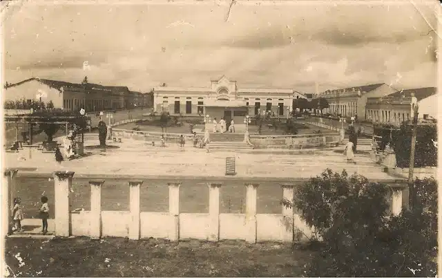 O Velho Mercado de Araruna, e seus arredores. Fotografia de 1940 O Velho Mercado de Araruna, e seus arredores. Fotografia de 1940