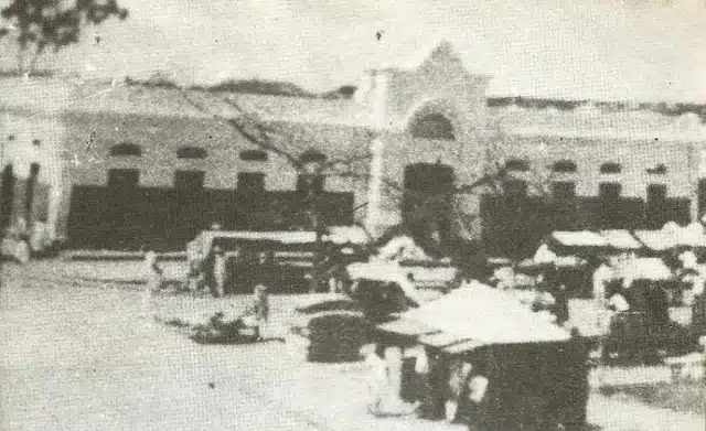 Velho Mercado de Araruna e feira livre em seu redor na década de 1960 Velho Mercado de Araruna e feira livre em seu redor na década de 1960