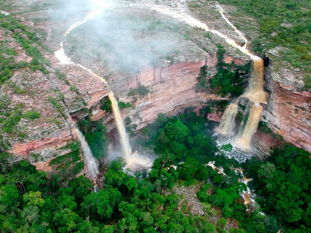 Cachoeira do Ferro Doido no Morro do Chapéu na Chapada Diamantina Cachoeira do Ferro Doido no Morro do Chapéu na Chapada Diamantina
