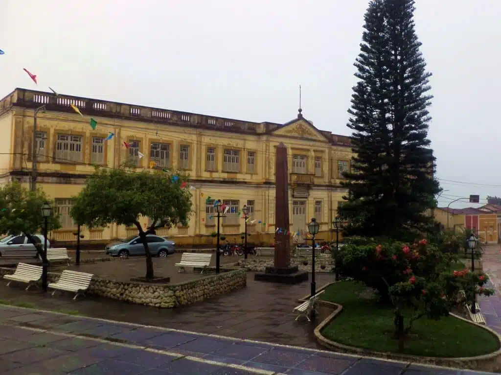 Escola e Praça Ministro José Américo de Almeida em Areias PB Escola e Praça Ministro José Américo de Almeida em Areias PB