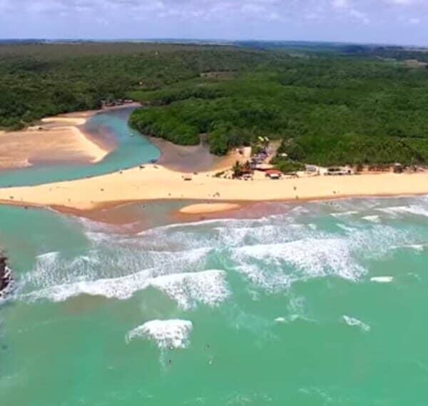 Praia Barra de Camaratuba em Mataraca PB