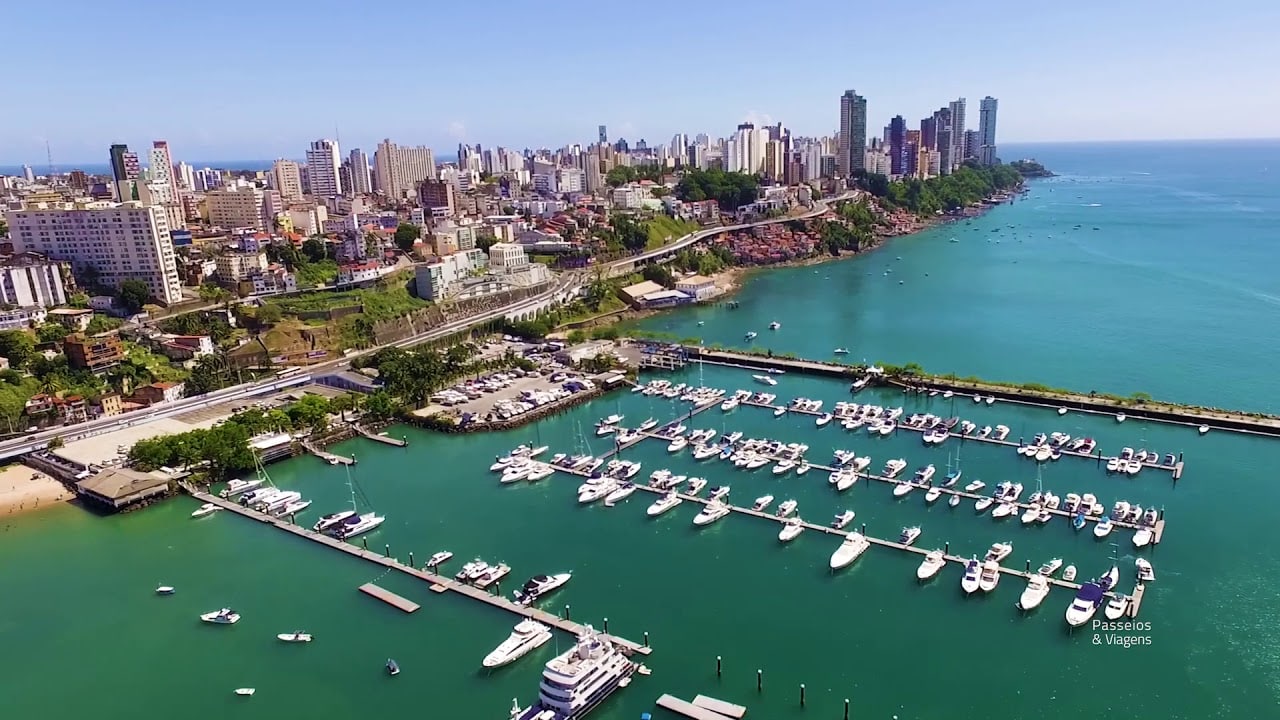 Foto aérea panorâmica da Bahia Marina, da Prainha do Solar do Unhão e do Parque das Esculturas do Museu da Arte Moderna da Bahia Bahia Marina em Salvador BA