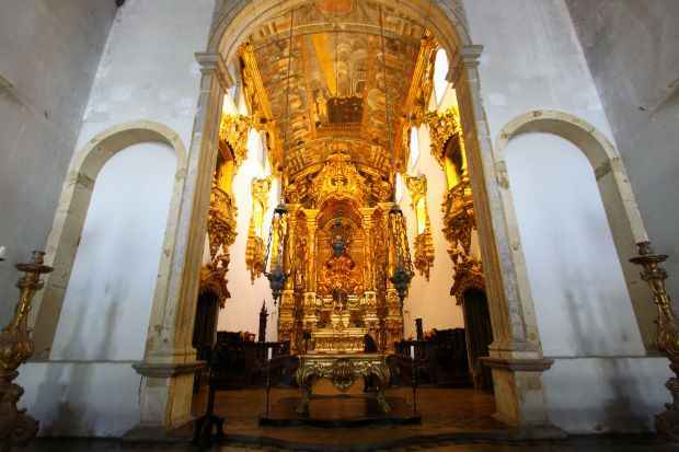 Altar dourado do Mosteiro de São Bento em Olinda PE Altar dourado do Mosteiro de São Bento em Olinda PE