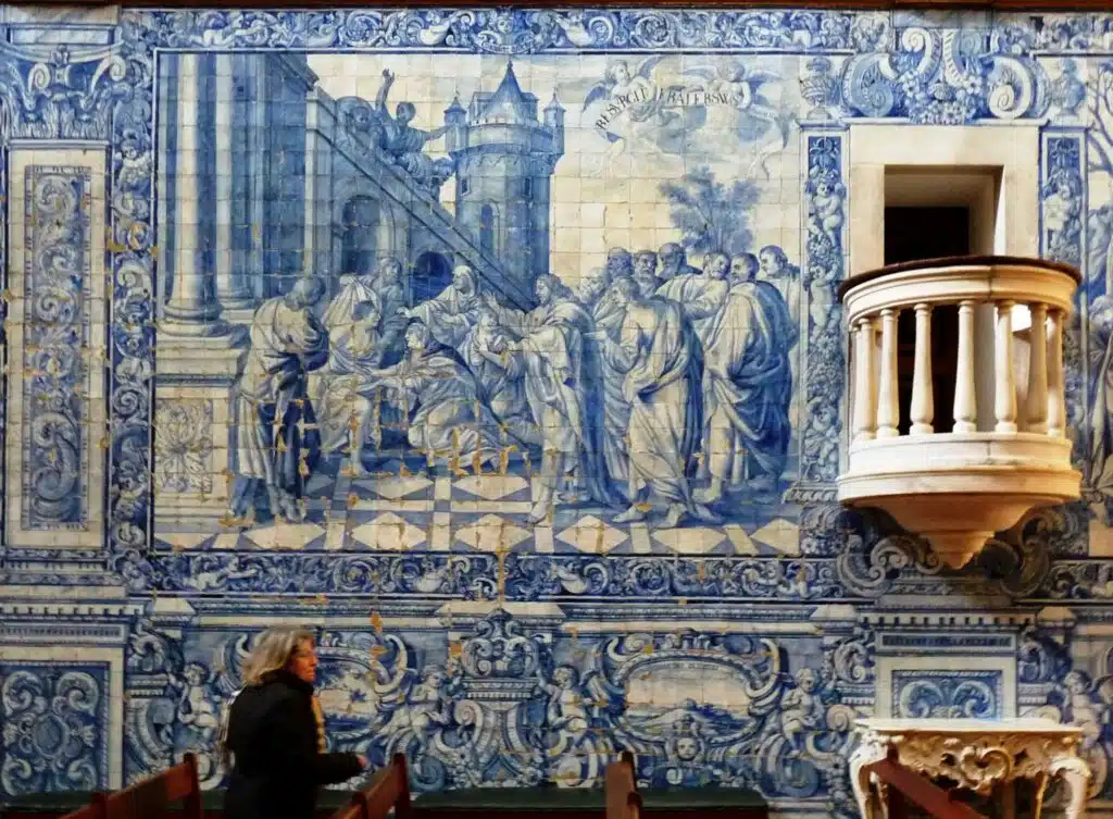 Évora - Igreja da Misericórdia - Azulejos elaborados em 1715 na oficina de António Oliveira Bernardes, em Lisboa Évora - Igreja da Misericórdia - Azulejos elaborados em 1715 na oficina de António Oliveira Bernardes, em Lisboa