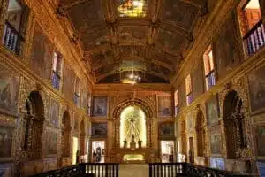 Interior da Capela Dourada em Recife
