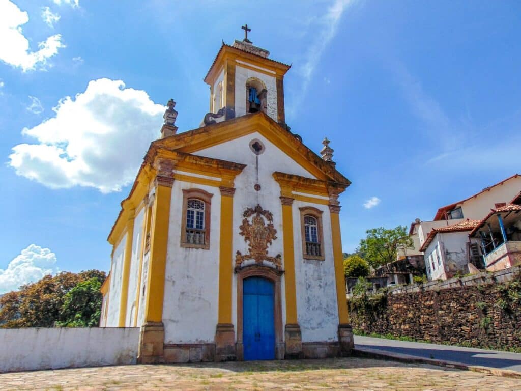 IGREJA DE NOSSA SENHORA DAS MERCÊS E MISERICÓRDIA (MERCÊS DE CIMA) EM OURO PRETO IGREJA DE NOSSA SENHORA DAS MERCÊS E MISERICÓRDIA (MERCÊS DE CIMA) EM OURO PRETO