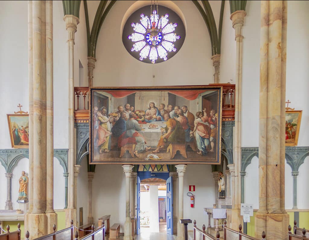 Santuário do Caraça - A tela Santa Ceia, de Mestre Ataíde, e o local onde está insatalada. Santuário do Caraça - A tela Santa Ceia, de Mestre Ataíde, e o local onde está insatalada.