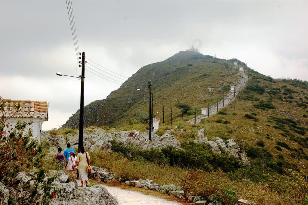 Caminho de pedra ao Santuário de Monte Santo BA Caminho de pedra ao Santuário de Monte Santo BA