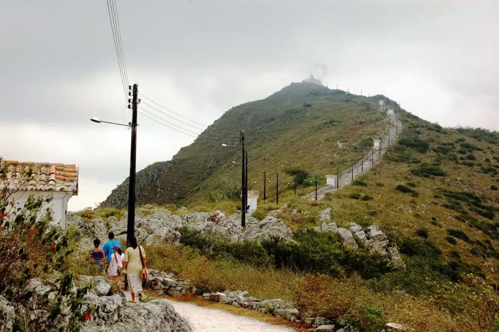 Caminho de pedra ao Santuário de Monte Santo BA Caminho de pedra ao Santuário de Monte Santo BA