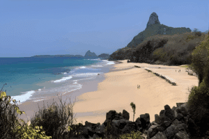 Praia da Cacimba do Padre em Fernando de Noronha