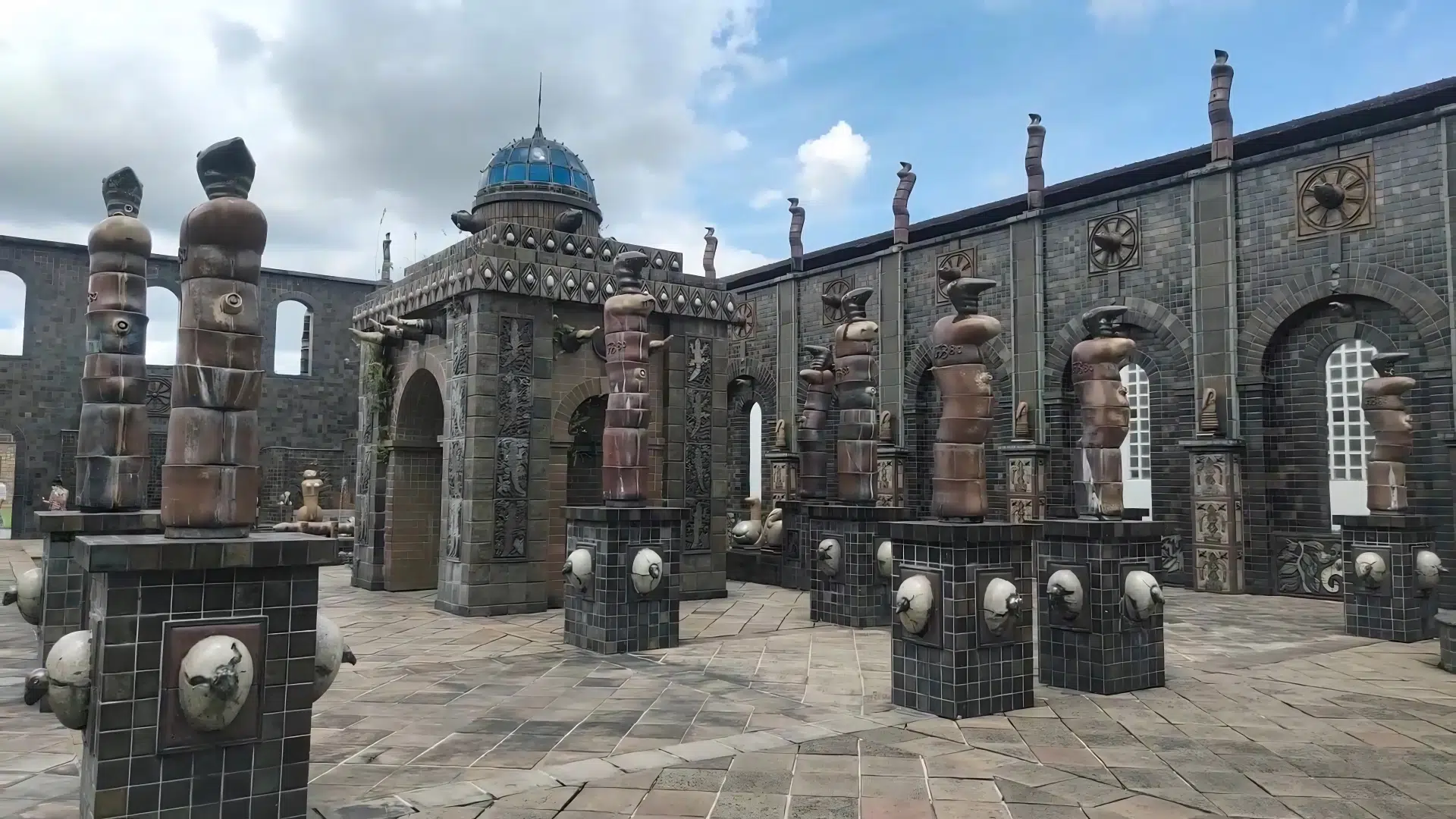 Oficina Cerâmica e Parque das Esculturas de Francisco Brennand Oficina Cerâmica e Parque das Esculturas de Francisco Brennand